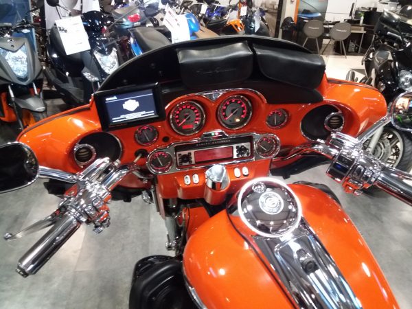 HARLEY DAVIDSON ELECTRA GLIDE ULTRA CLASSIC CVO – Image 9