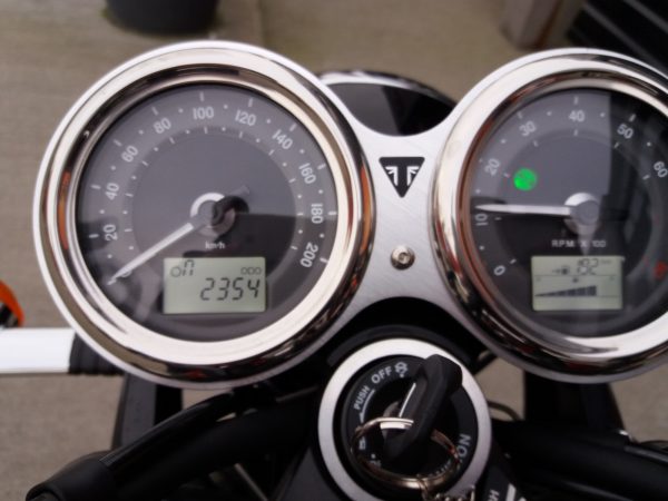 TRIUMPH T 100 – Image 8