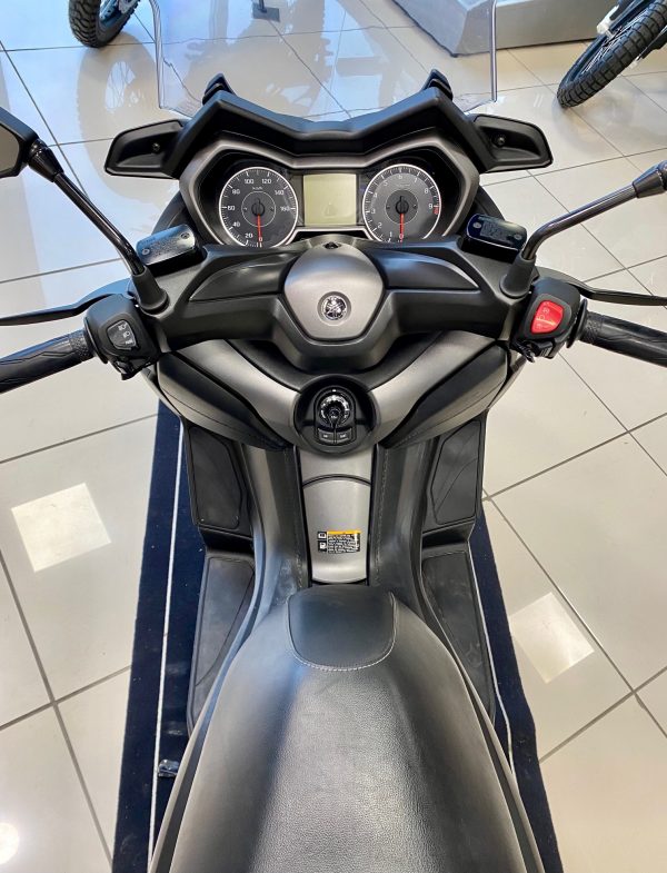 YAMAHA XMAX 300 ABS – Image 3