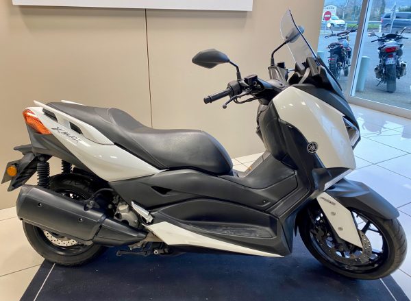 YAMAHA XMAX 300 ABS – Image 5