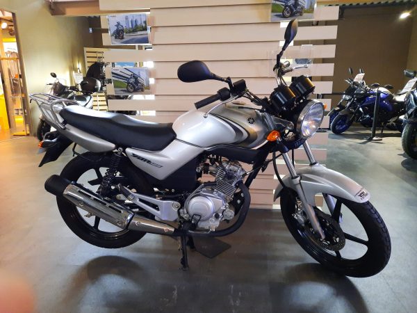 YAMAHA YBR 125 seulement 170 kms !!
