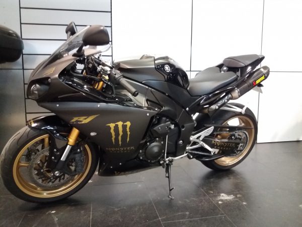 YAMAHA YZF 1000 R1