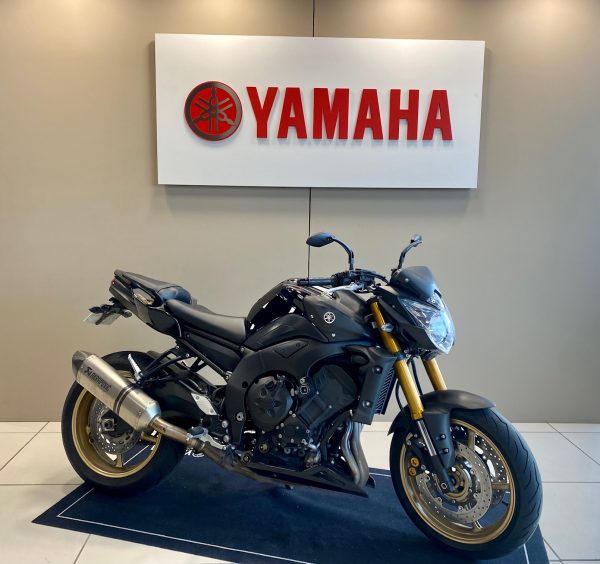 YAMAHA FZ8 R