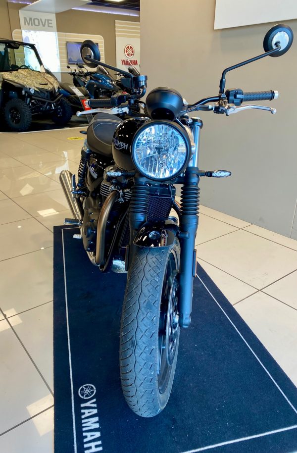 TRIUMPH STREET TWIN 900 – Image 2