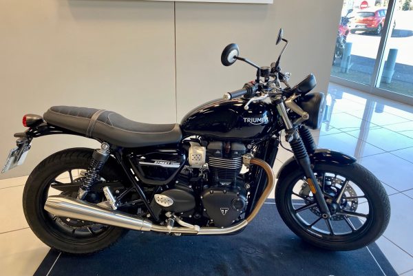 TRIUMPH STREET TWIN 900 – Image 3