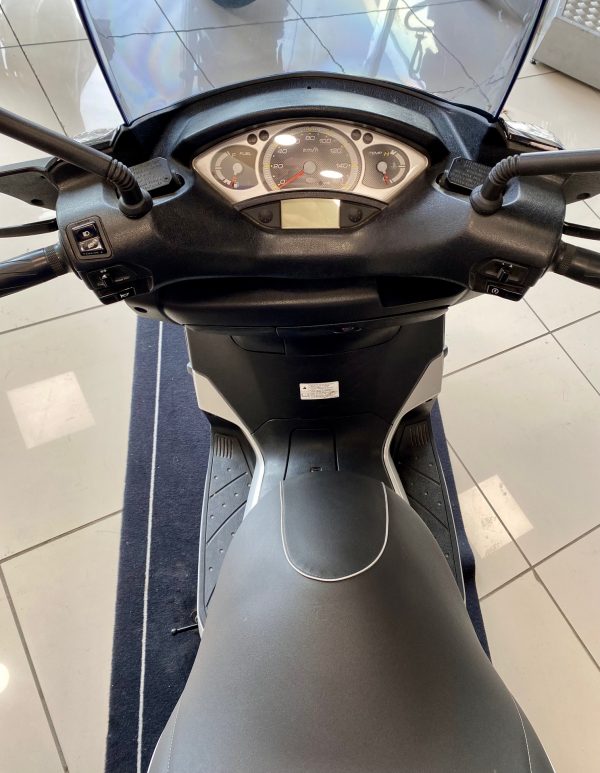YAMAHA X-MAX 125 – Image 2