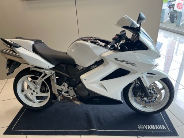 HONDA VFR 800 VTEC – Image 3
