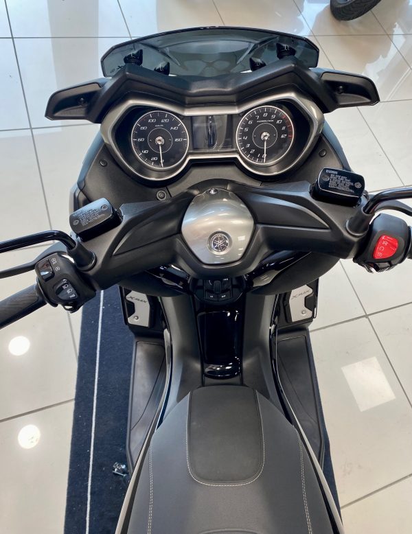 YAMAHA XMAX 125 TECH MAX – Image 4