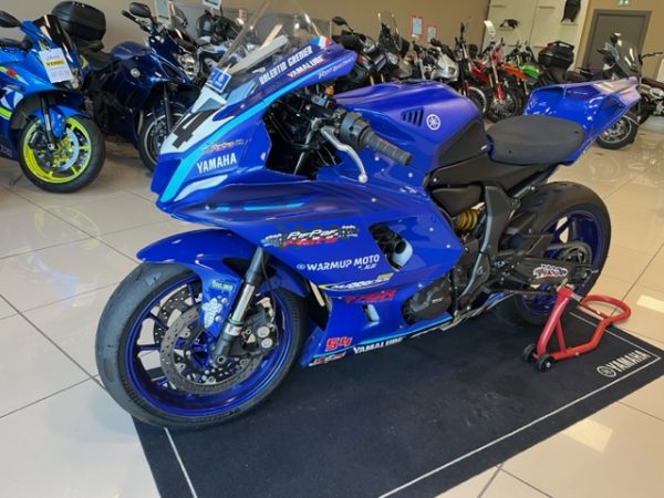 YAMAHA YZF-R7 – Image 4