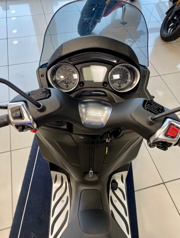 PIAGGIO MP3 300 – Image 4
