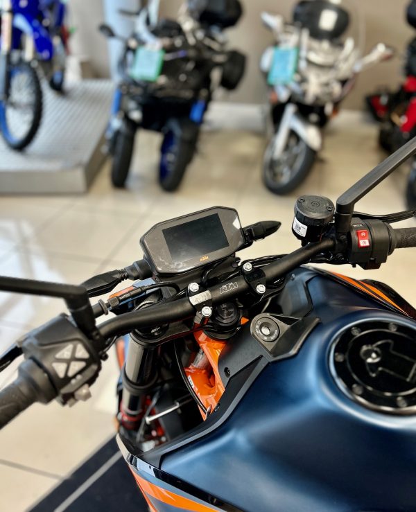 KTM 890 DUKE R – Image 4