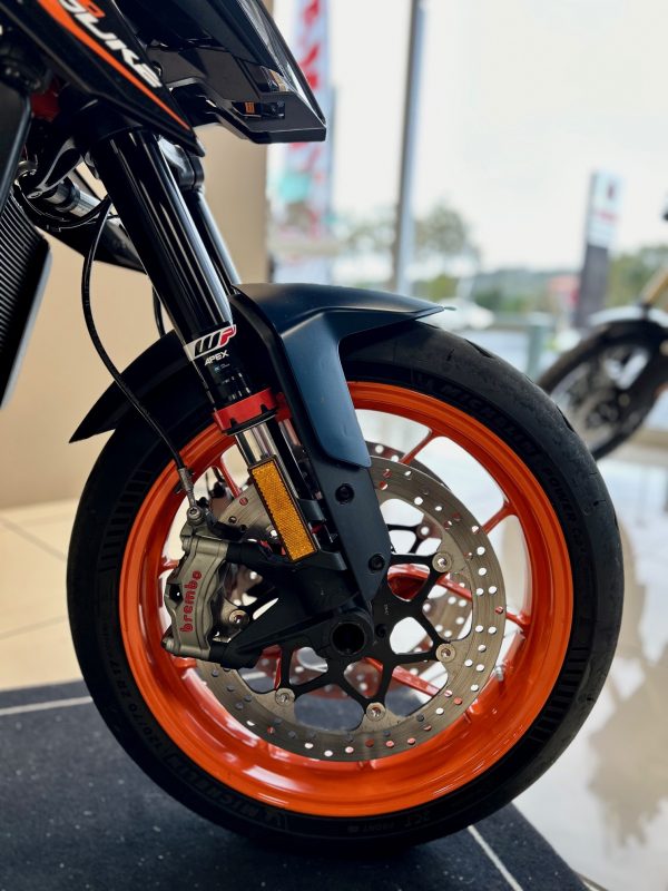 KTM 890 DUKE R – Image 8