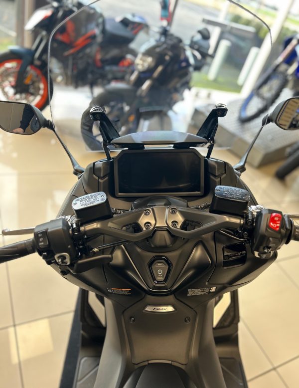 YAMAHA TMAX 560 – Image 6
