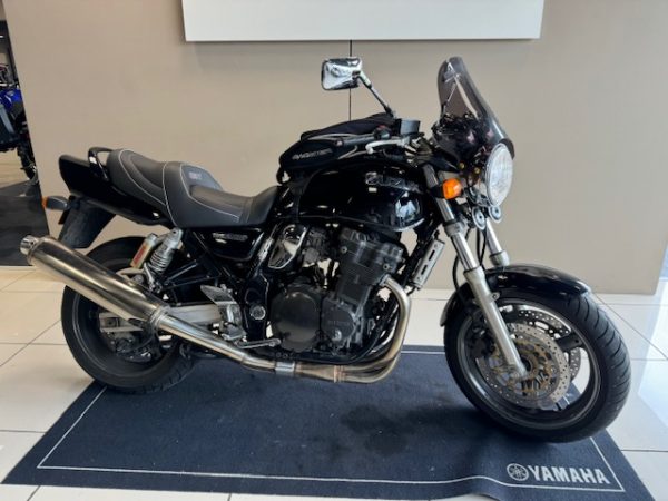 SUZUKI GSX 750 – Image 4
