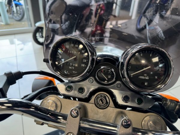 SUZUKI GSX 750 – Image 5