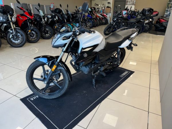 YAMAHA YS 125 – Image 4