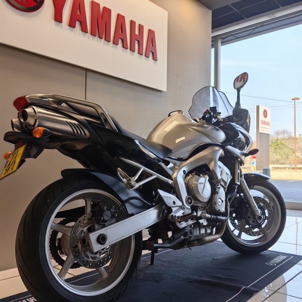 YAMAHA FZ6 600 FAZER – Image 2
