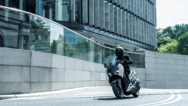 YAMAHA XMAX 300 TECH MAX+ – Image 4