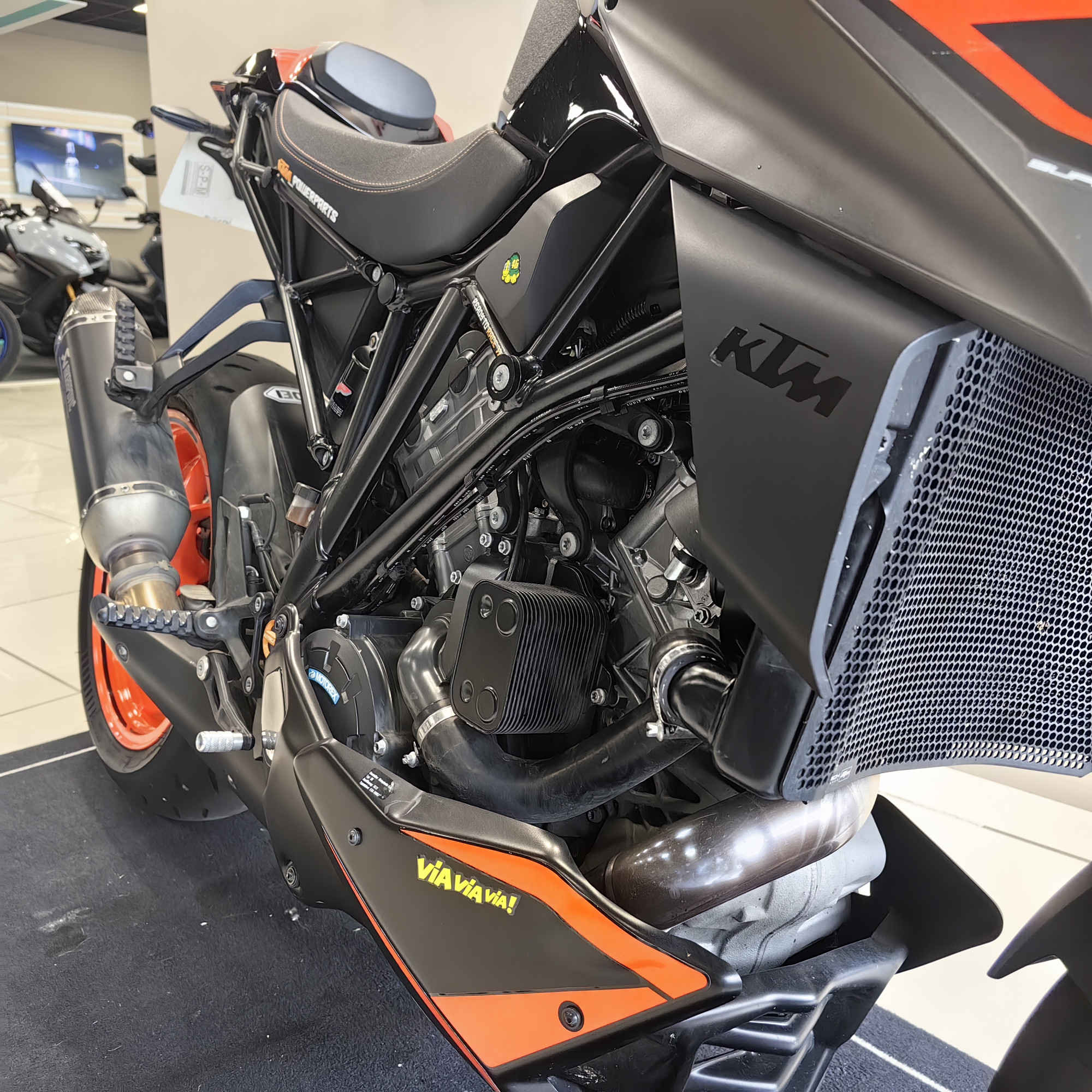 KTM 1290 SUPER DUKE R – Image 2
