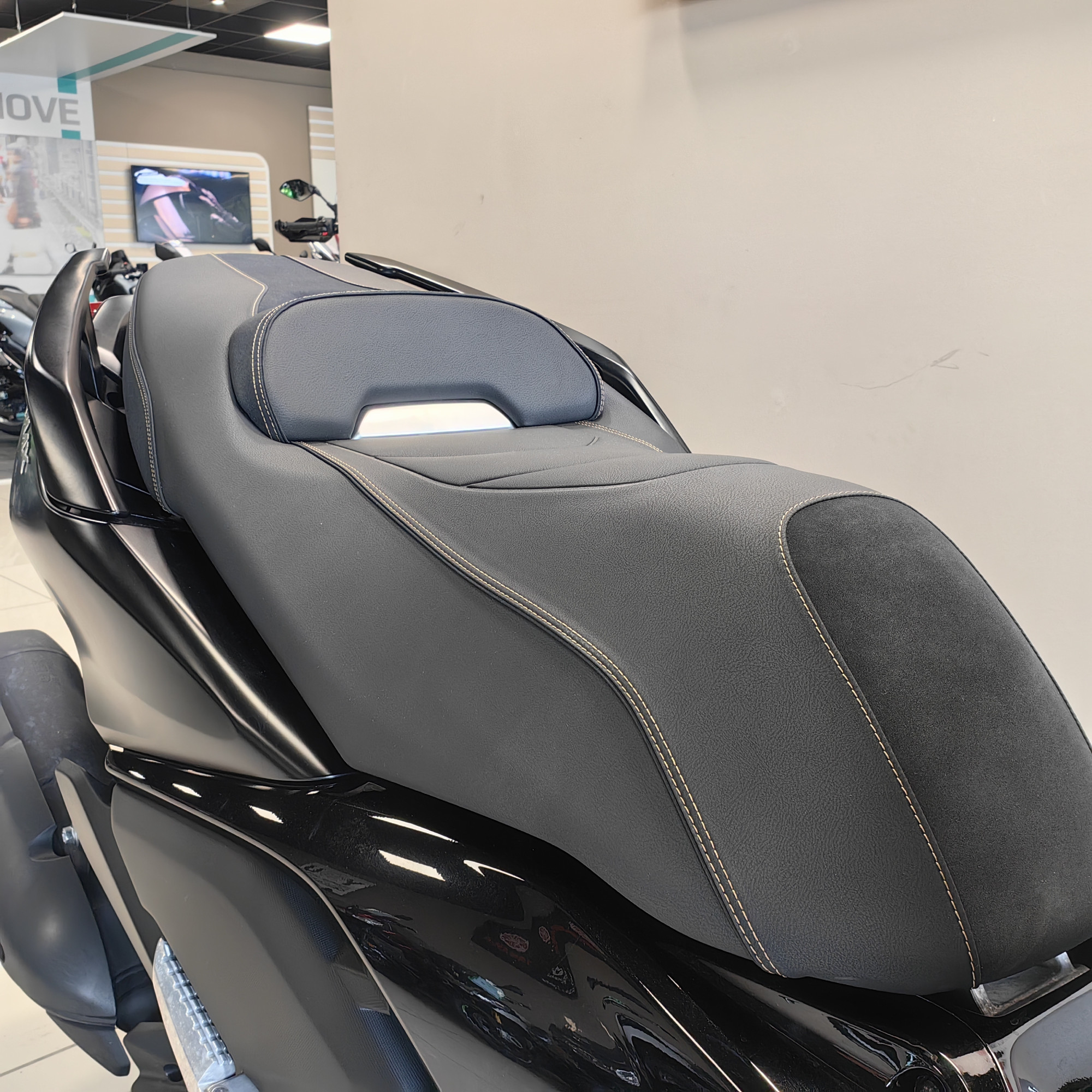 YAMAHA XMAX 125 TECH MAX – Image 4