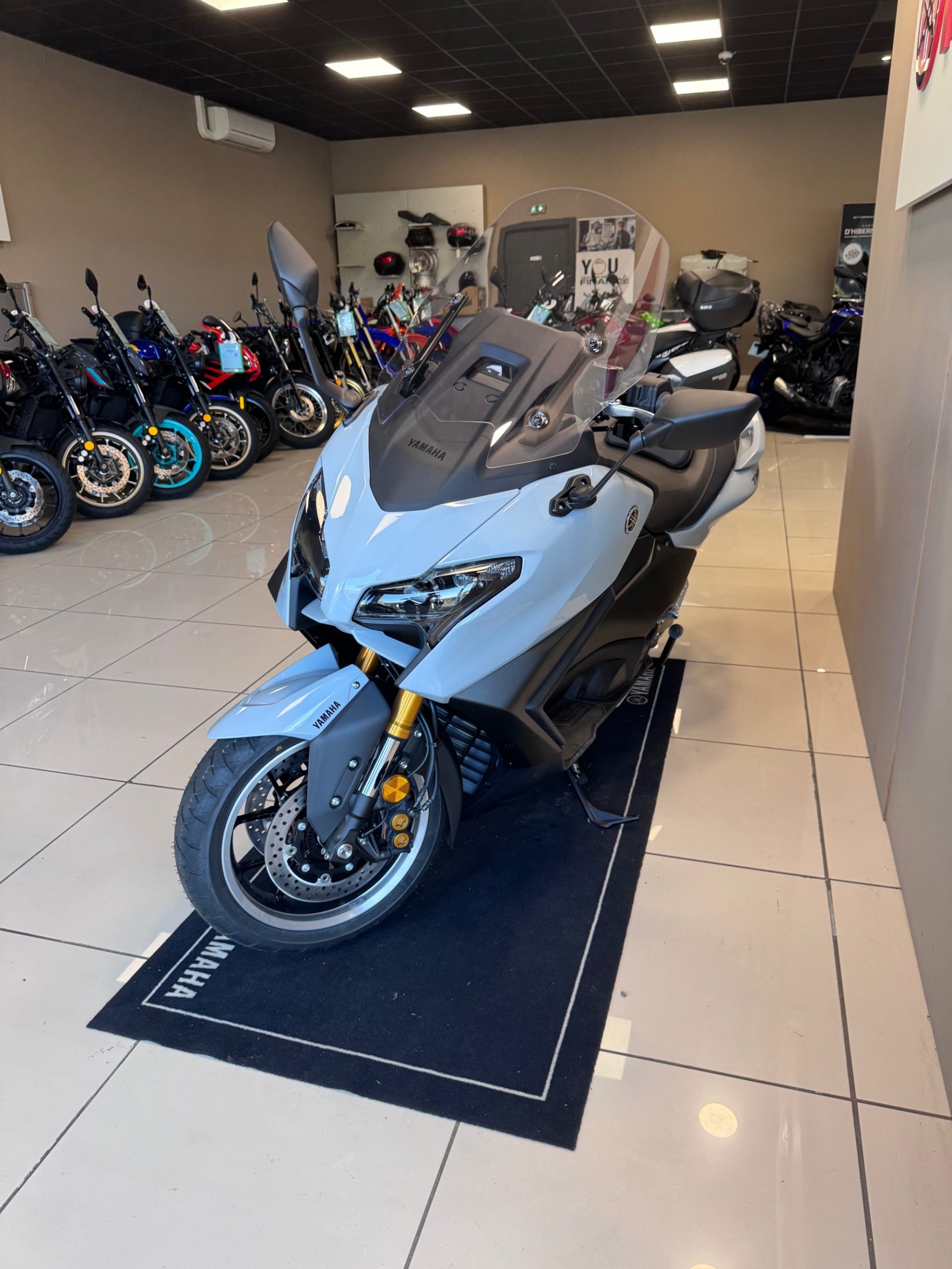 YAMAHA XP T-MAX 560 TECH MAX – Image 4